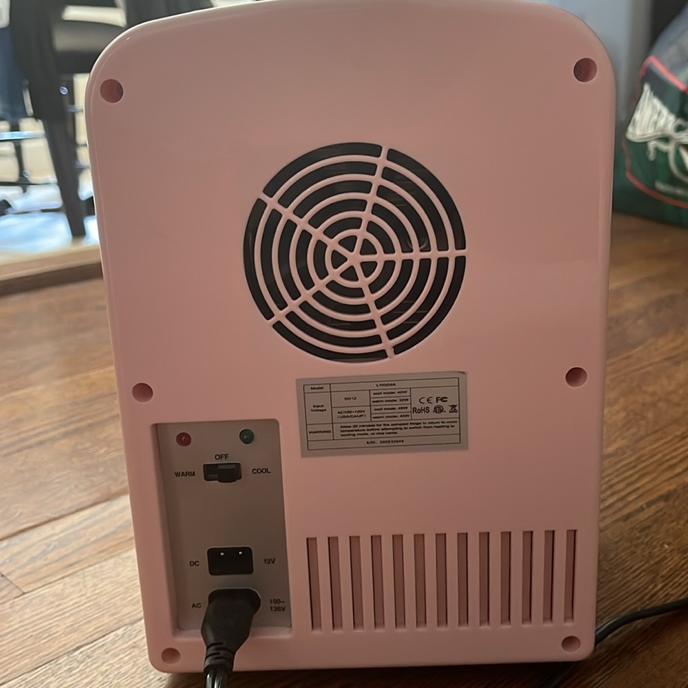 Mini Fridge - Picture 3 of 6